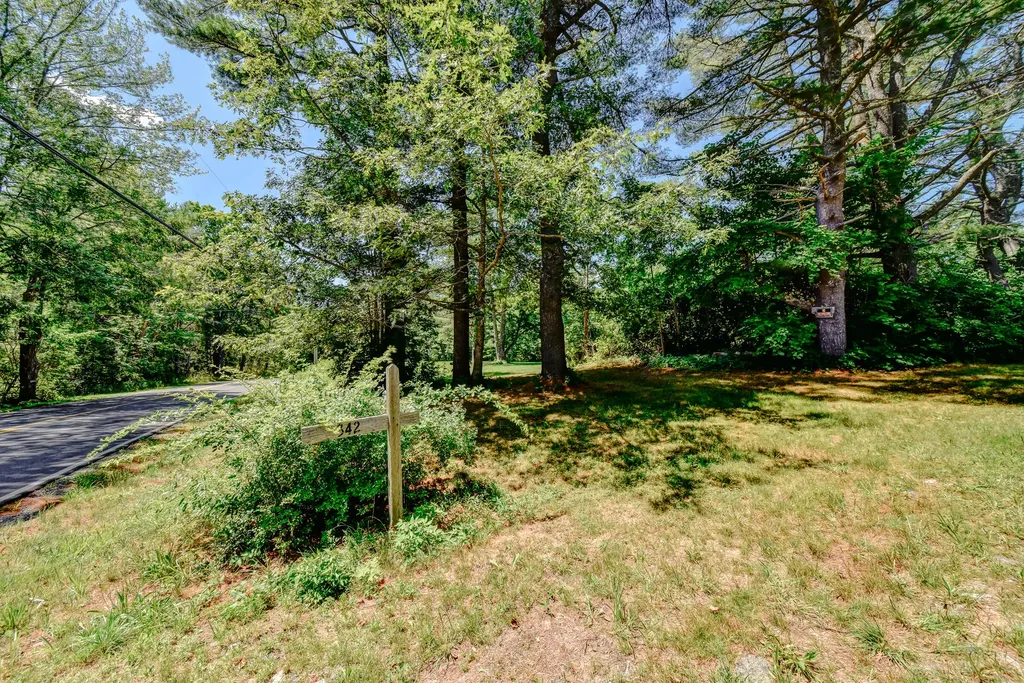 342 River Road Edgecomb ME 04556