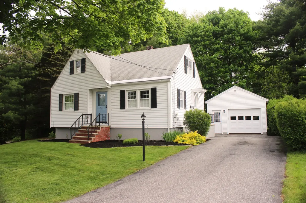 4 Colonial Court Portland ME 04102
