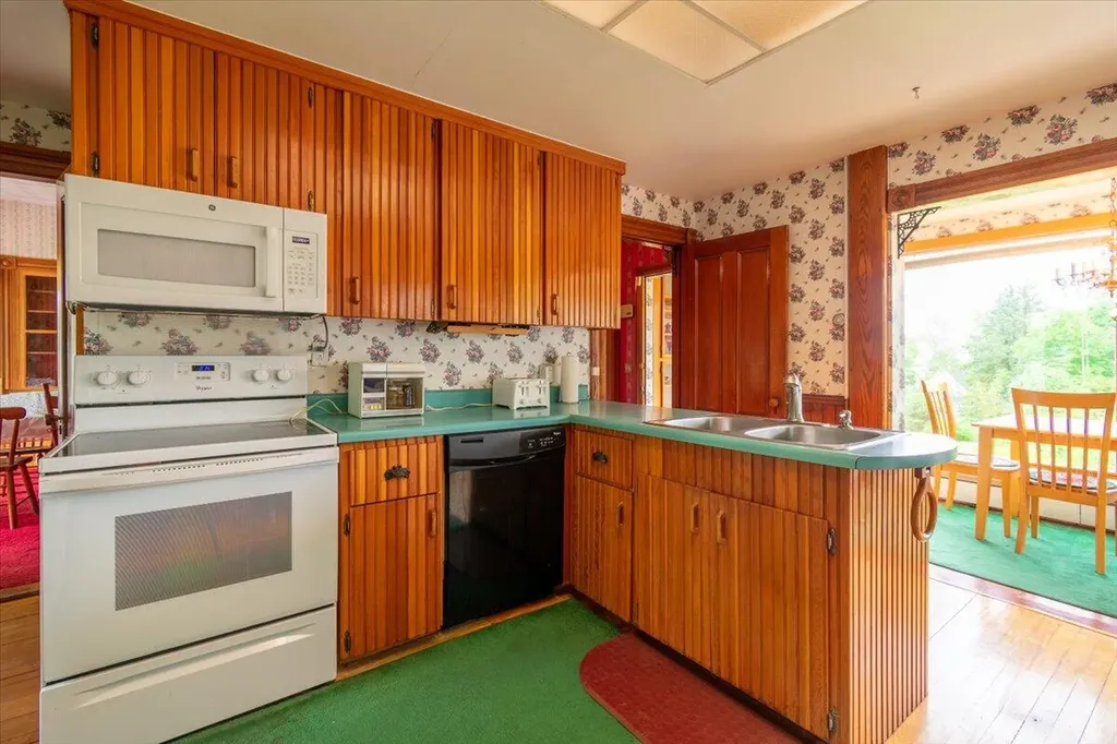22 Brooks Way Owls Head ME 04854