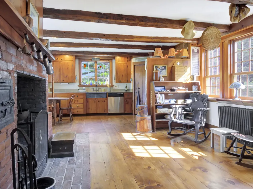 428 River Road Woolwich ME 04579