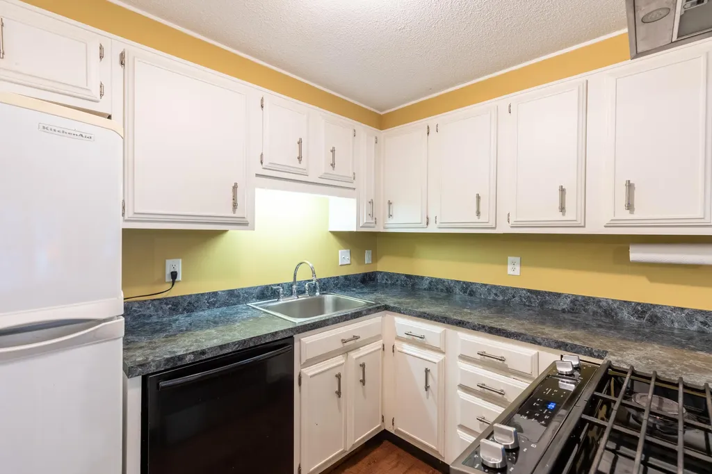 36 Applegate Lane Falmouth ME 04105