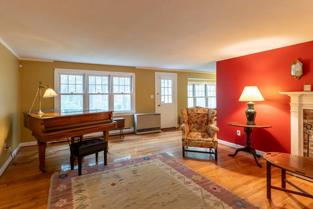 36 Applegate Lane Falmouth ME 04105