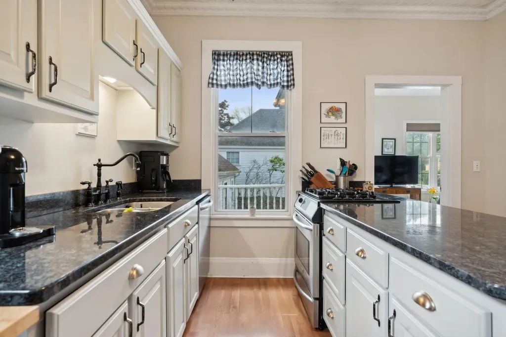 32 Lincoln Street Portland ME 04103