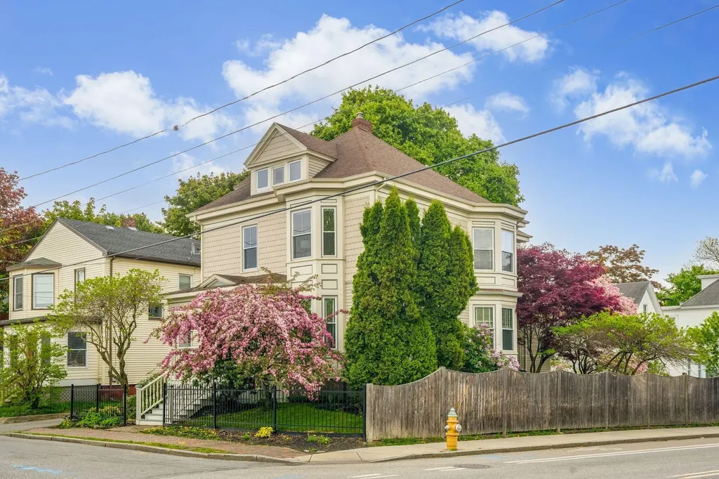 32 Lincoln Street Portland ME 04103