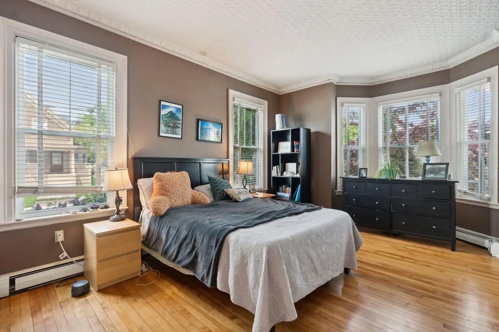 32 Lincoln Street Portland ME 04103