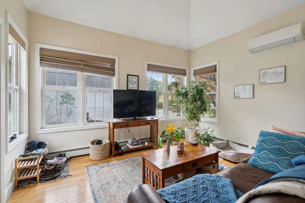 32 Lincoln Street Portland ME 04103