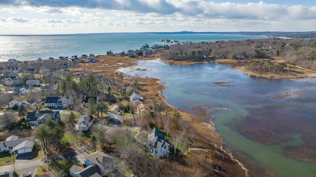 20 Surf Lane Kennebunk ME 04043