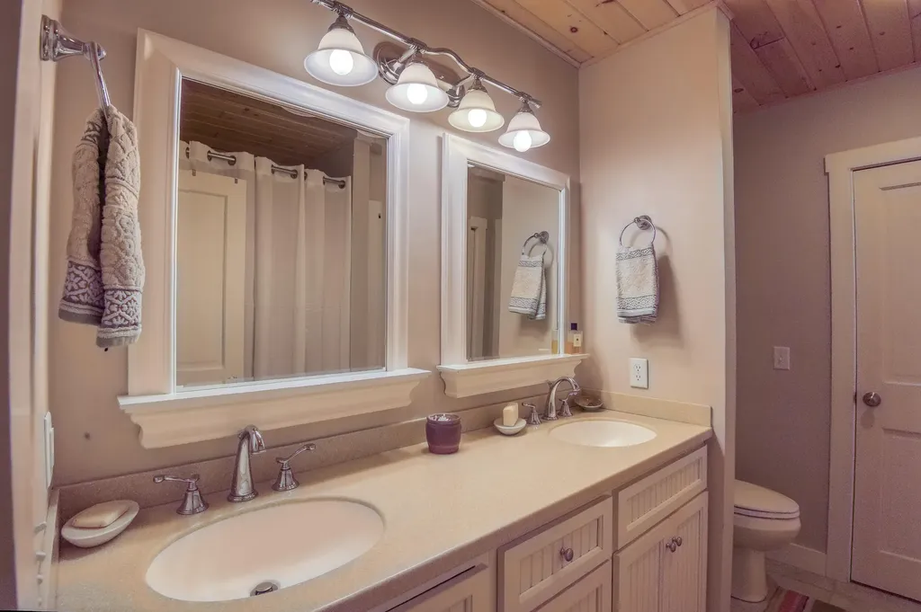36 Chestnut Lane Rangeley ME 04970