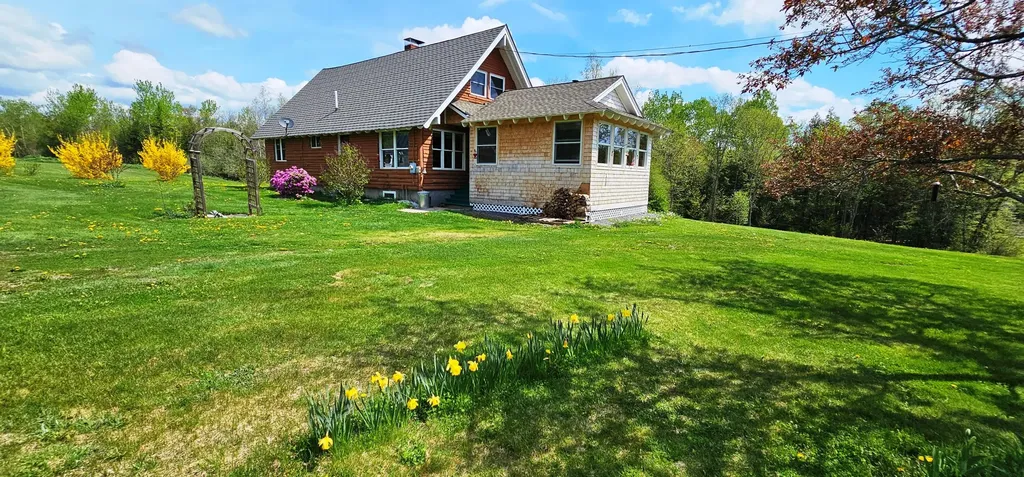 112 Drury Road Solon ME 04979