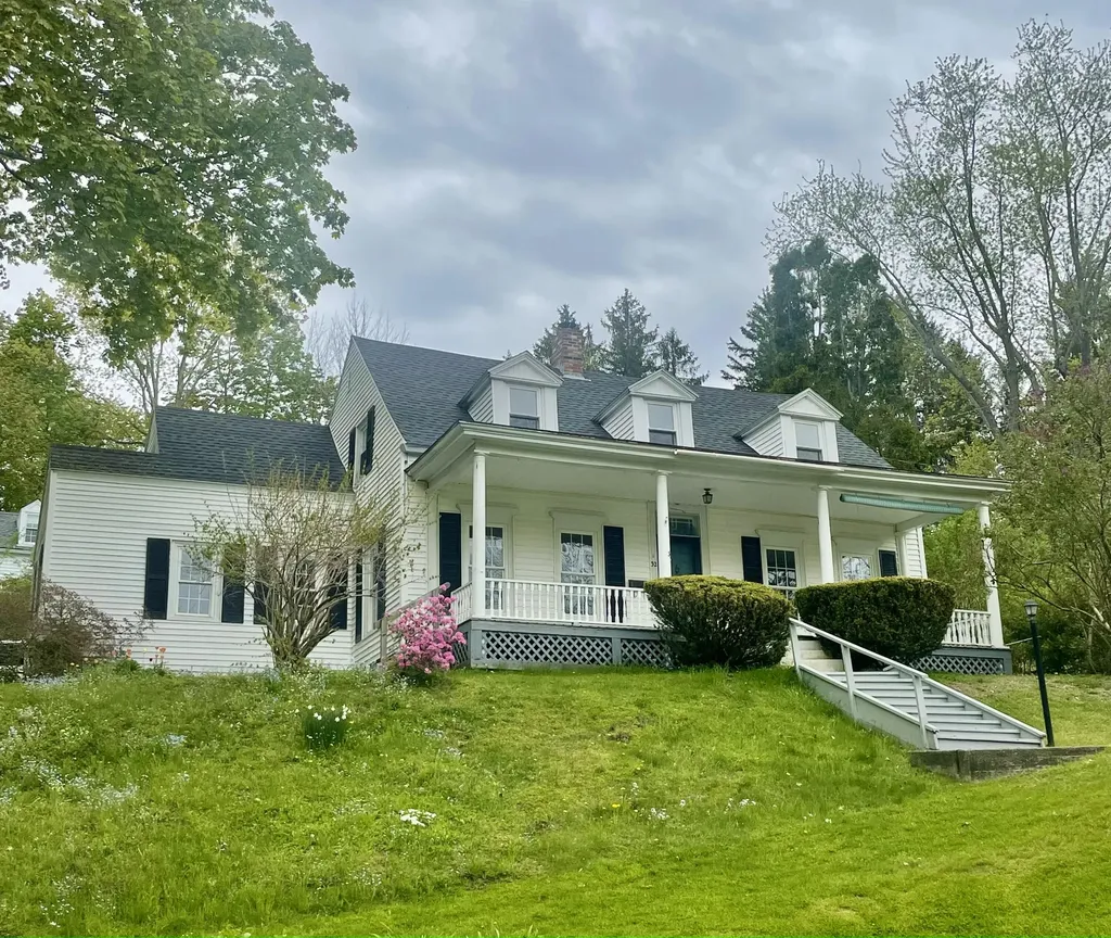 32 Academy Street Hallowell ME 04347