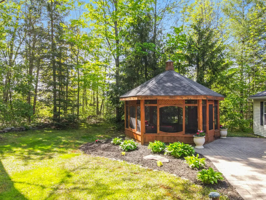 12 James Road Vassalboro ME 04989
