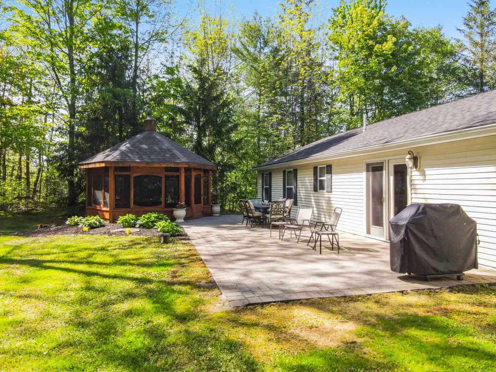 12 James Road Vassalboro ME 04989