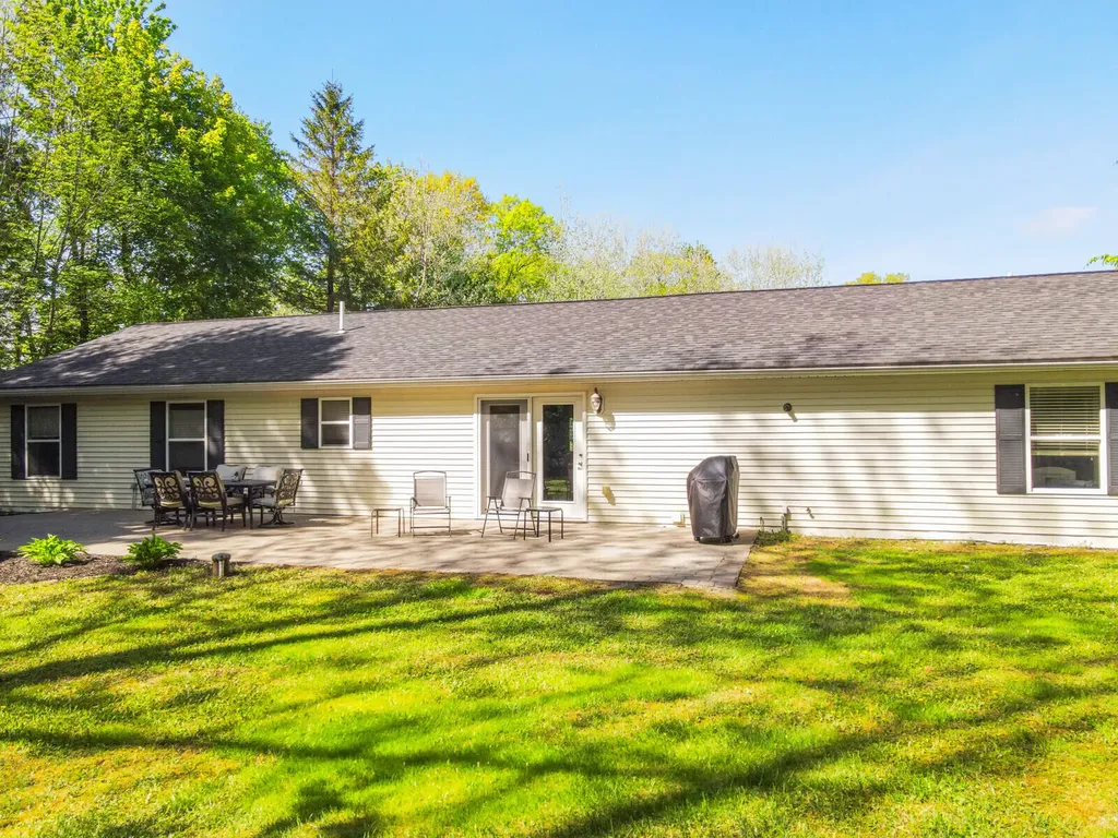 12 James Road Vassalboro ME 04989