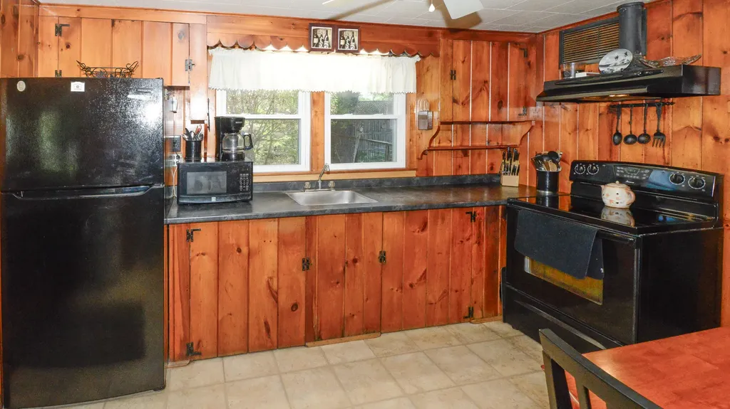 11 Boulder Road Raymond ME 04071