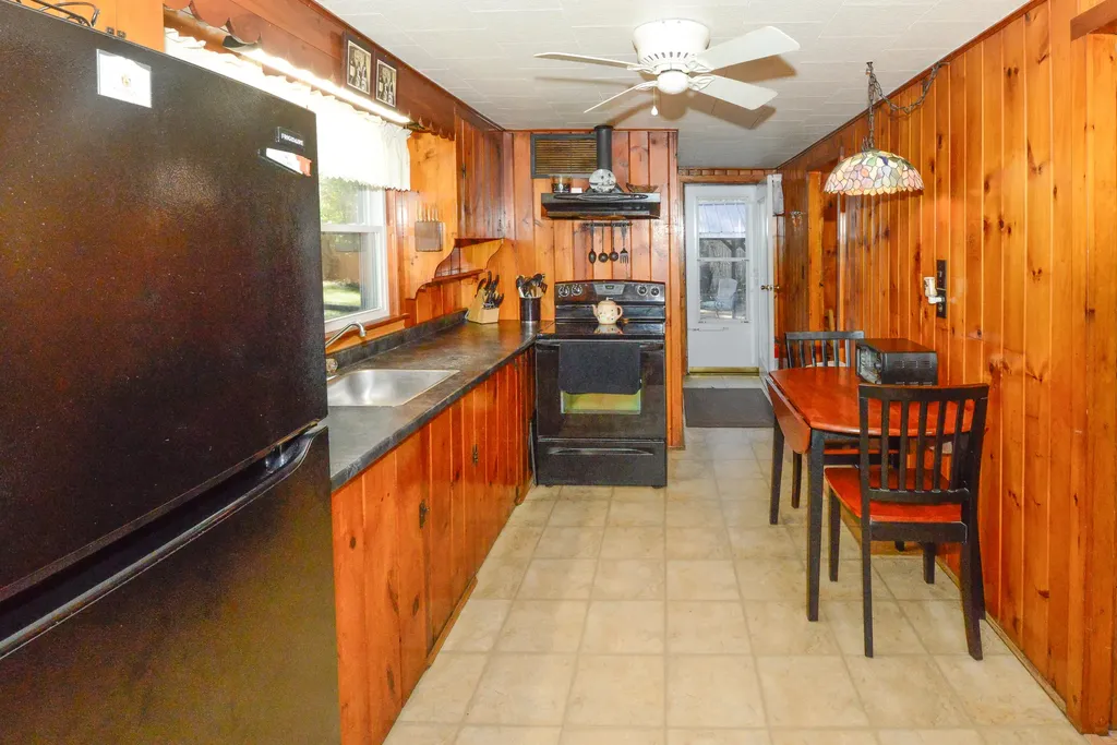 11 Boulder Road Raymond ME 04071