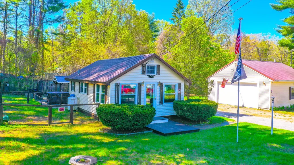 11 Boulder Road Raymond ME 04071