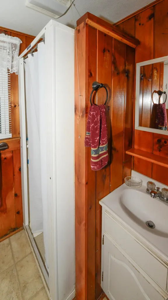 11 Boulder Road Raymond ME 04071