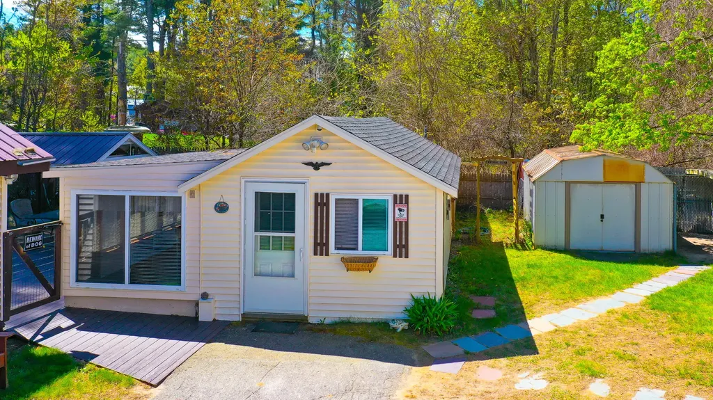 11 Boulder Road Raymond ME 04071