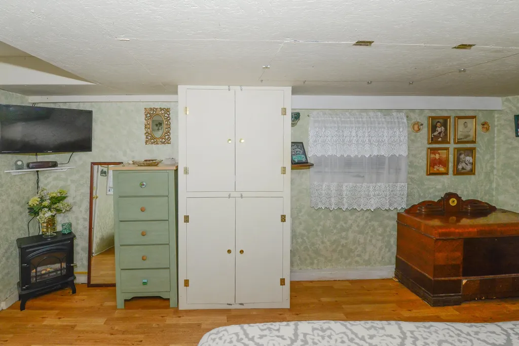 11 Boulder Road Raymond ME 04071