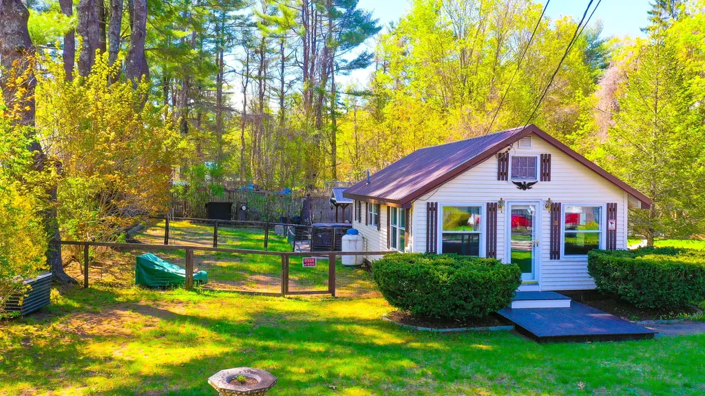 11 Boulder Road Raymond ME 04071