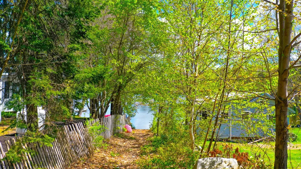 11 Boulder Road Raymond ME 04071