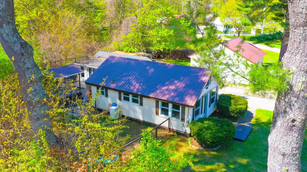 11 Boulder Road Raymond ME 04071