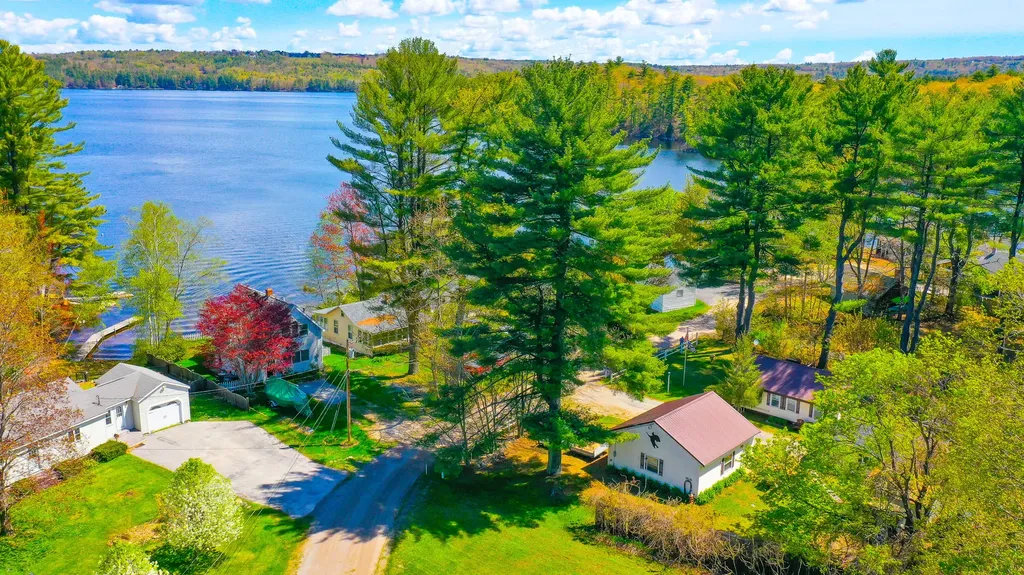 11 Boulder Road Raymond ME 04071