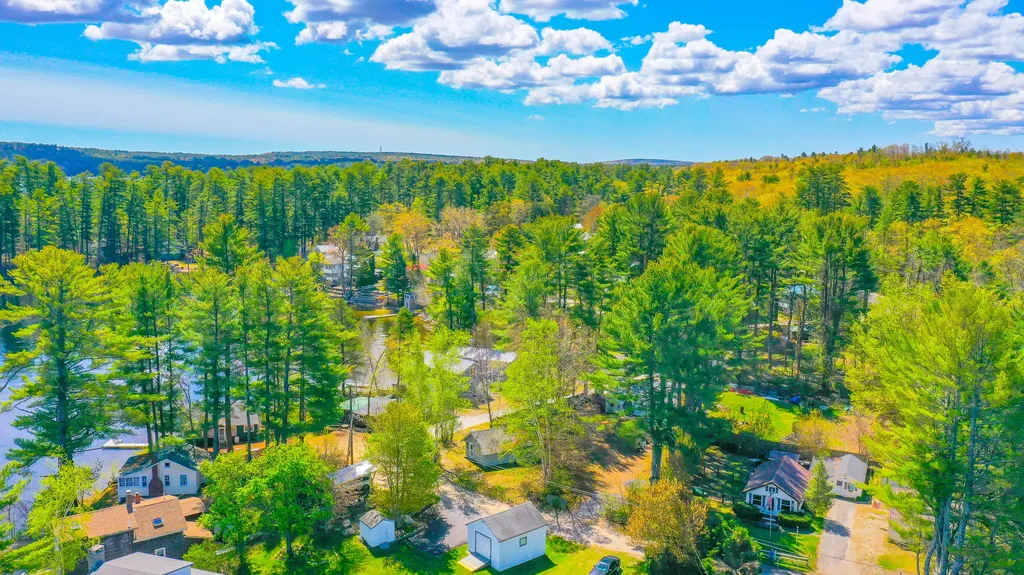 11 Boulder Road Raymond ME 04071