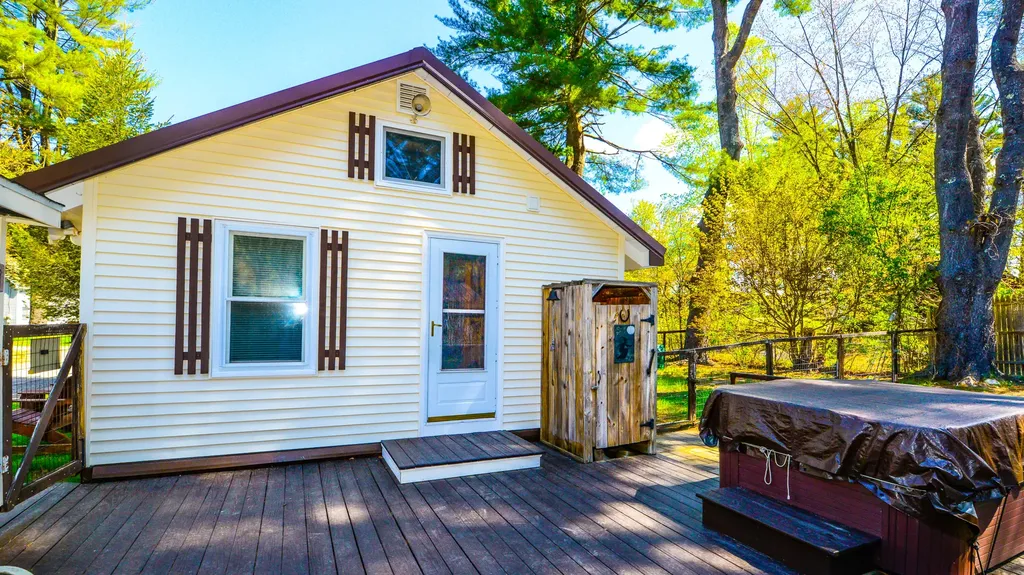 11 Boulder Road Raymond ME 04071
