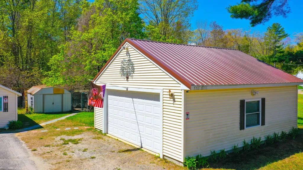 11 Boulder Road Raymond ME 04071