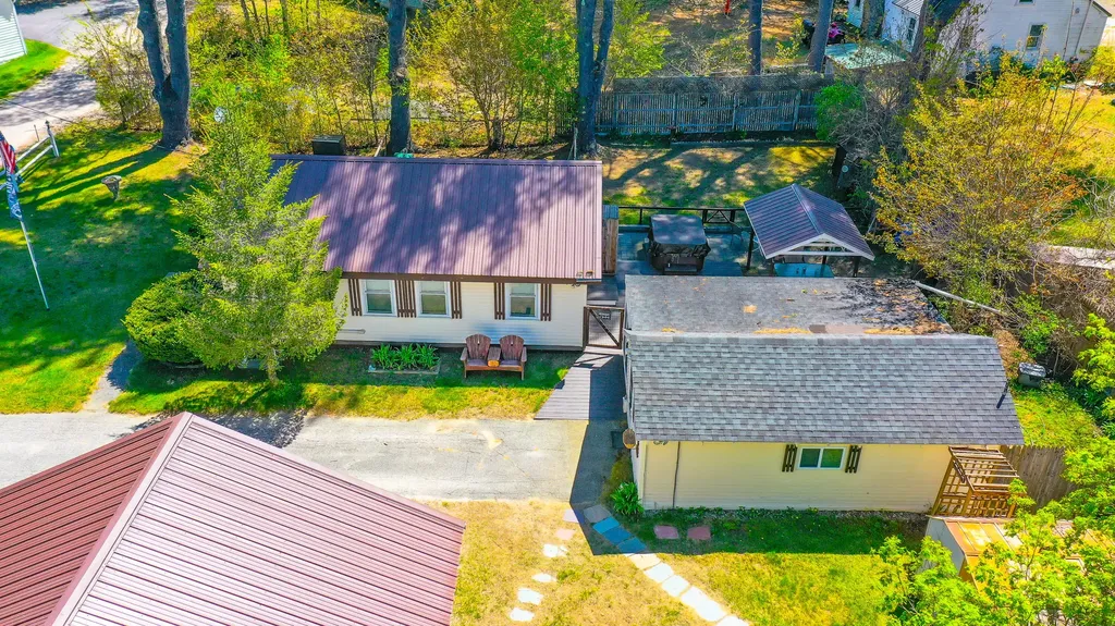 11 Boulder Road Raymond ME 04071