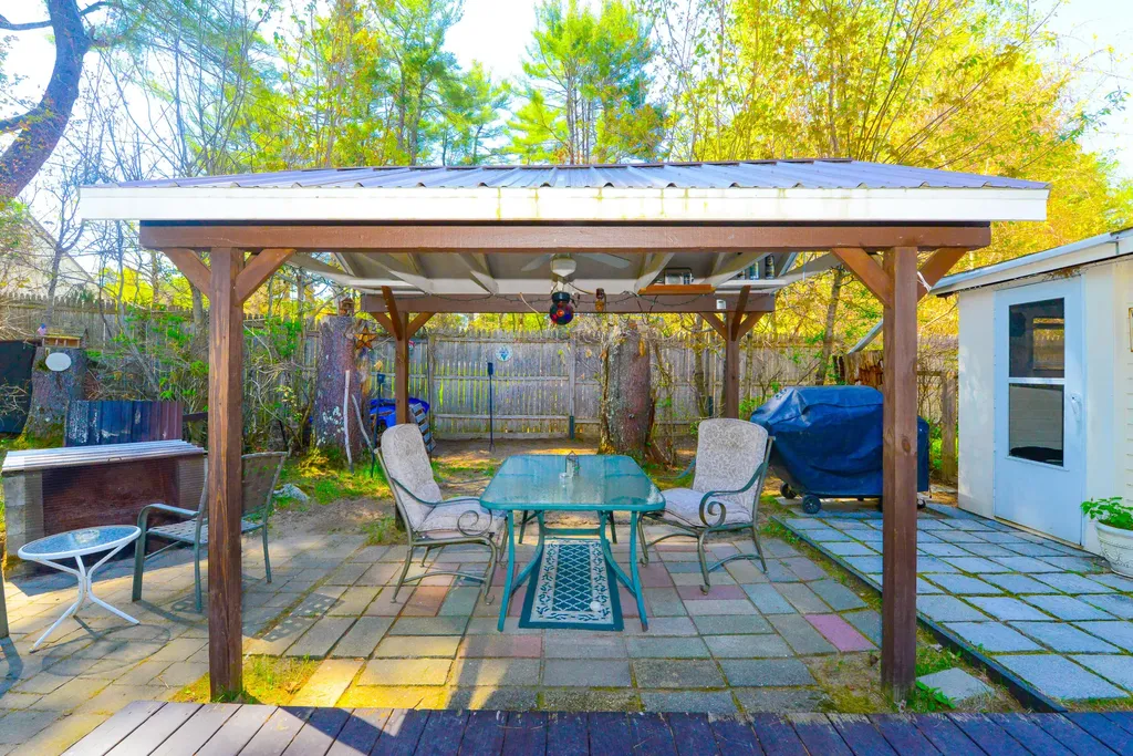 11 Boulder Road Raymond ME 04071
