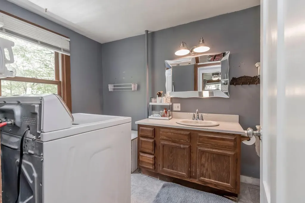124 Falmouth Road Windham ME 04062
