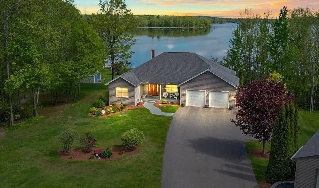 12 Axelrod Drive Monmouth ME 04259