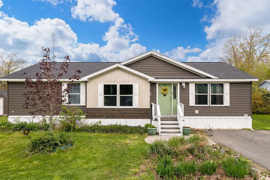 32 Sandalwood Circle Kittery ME 03904