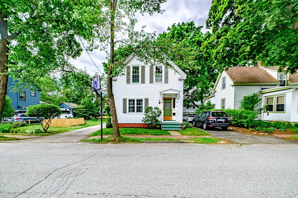34 Leonard Street Portland ME 04103