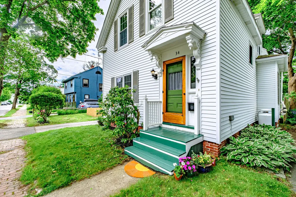 34 Leonard Street Portland ME 04103