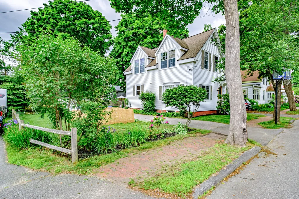 34 Leonard Street Portland ME 04103