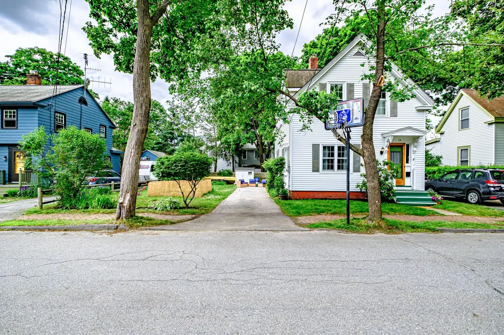 34 Leonard Street Portland ME 04103