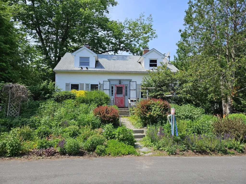 14 Pond Street Orono ME 04473