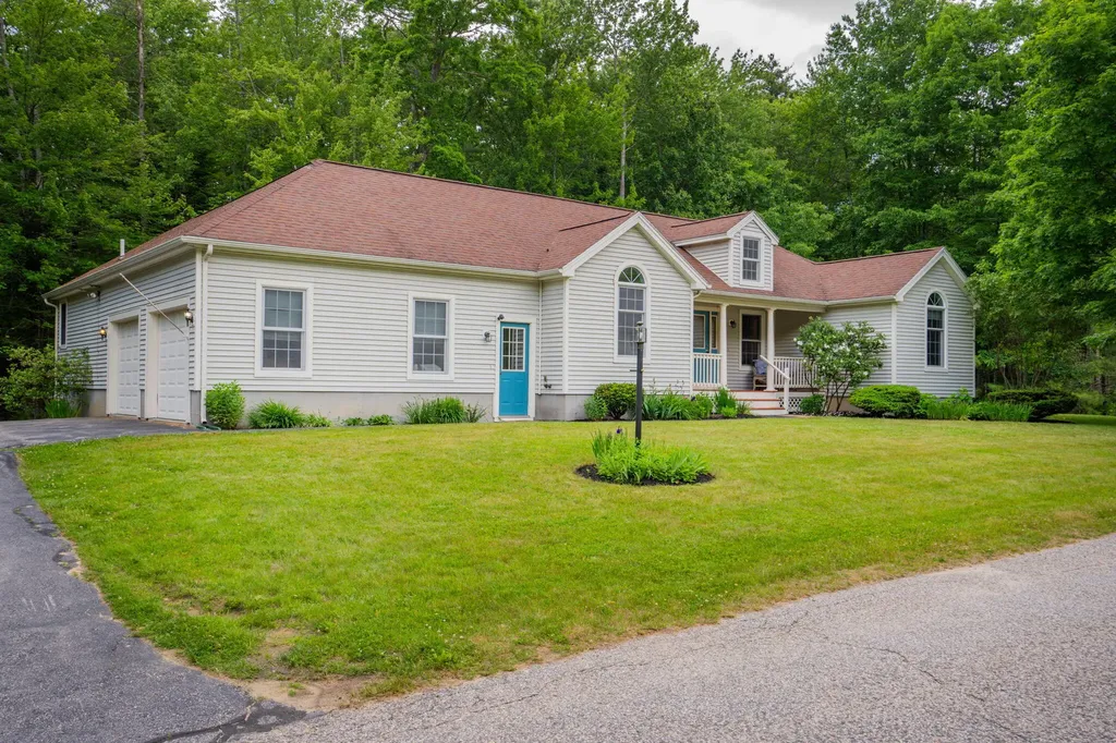 24 Northledge Terrace Falmouth ME 04105