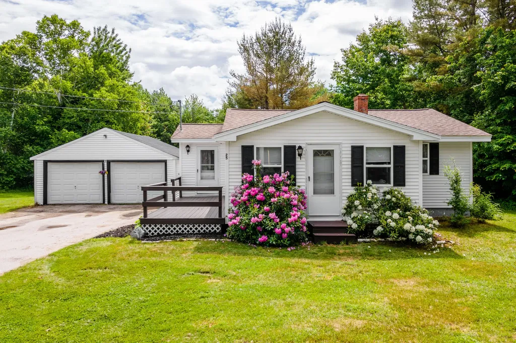 25 Merryman Road Glenburn ME 04401