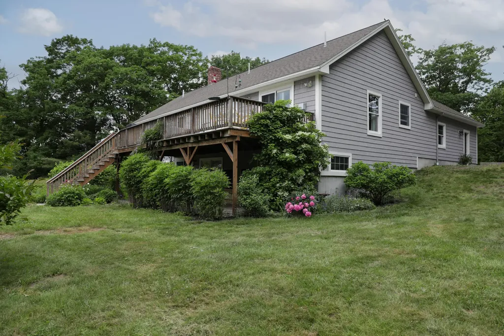 7 Woodville Road Falmouth ME 04105