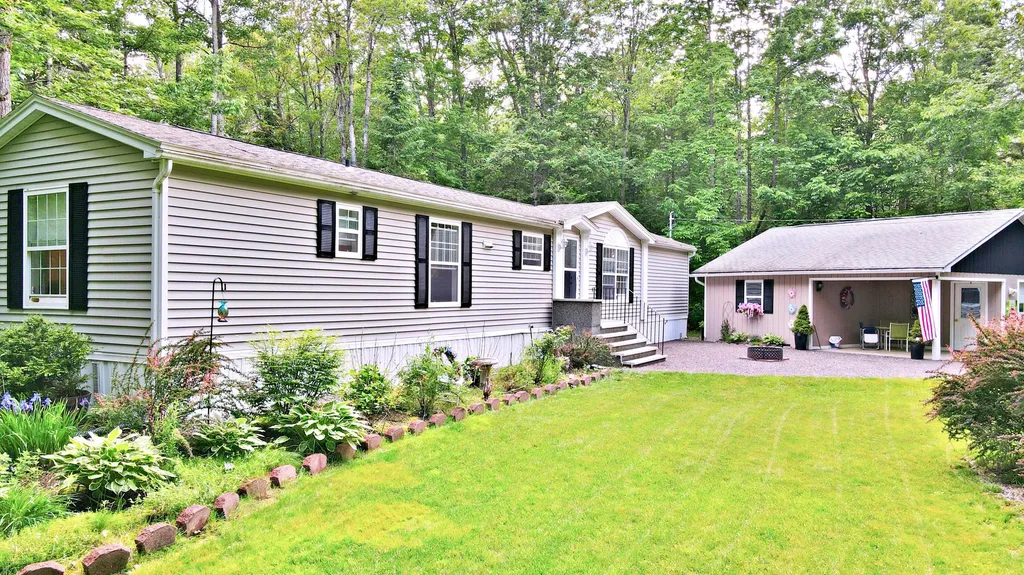 12 Forest Hills Drive Levant ME 04456