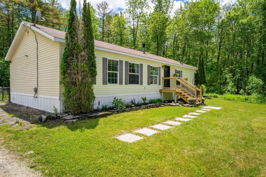 61 Crowell Hill Road Vassalboro ME 04989