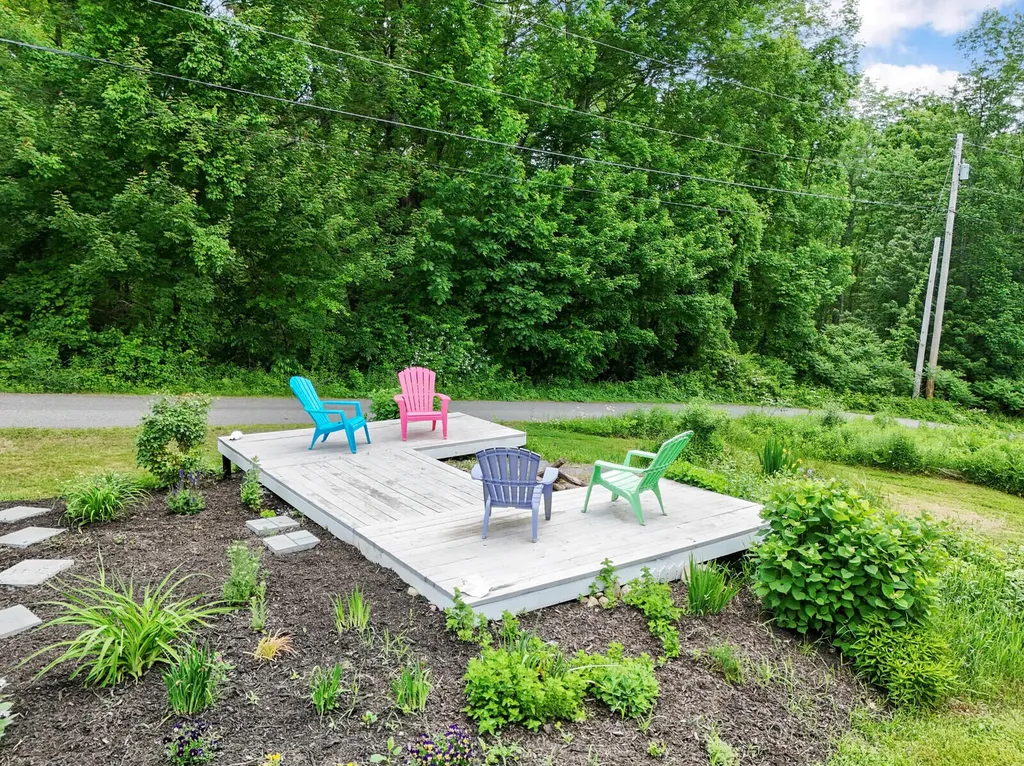 520 Bay Road Bowdoinham ME 04008