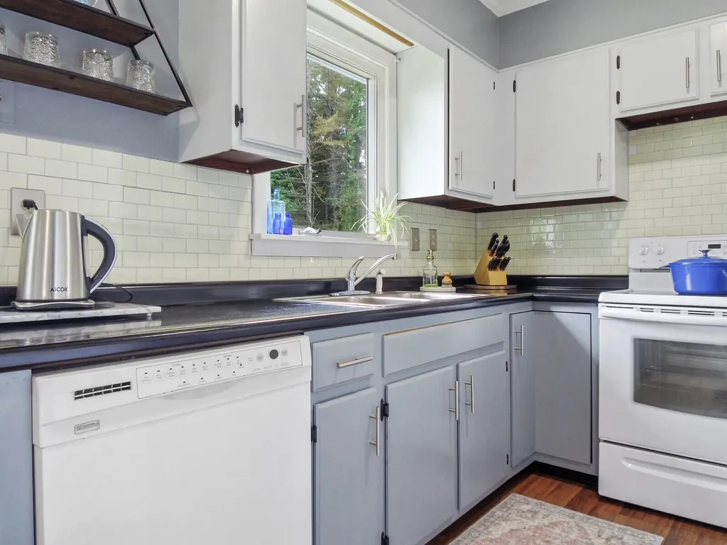 520 Bay Road Bowdoinham ME 04008