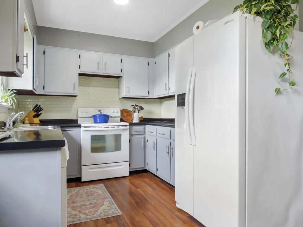 520 Bay Road Bowdoinham ME 04008