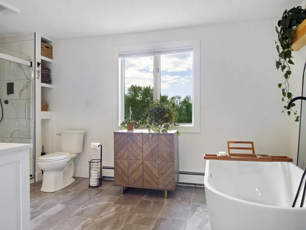 520 Bay Road Bowdoinham ME 04008