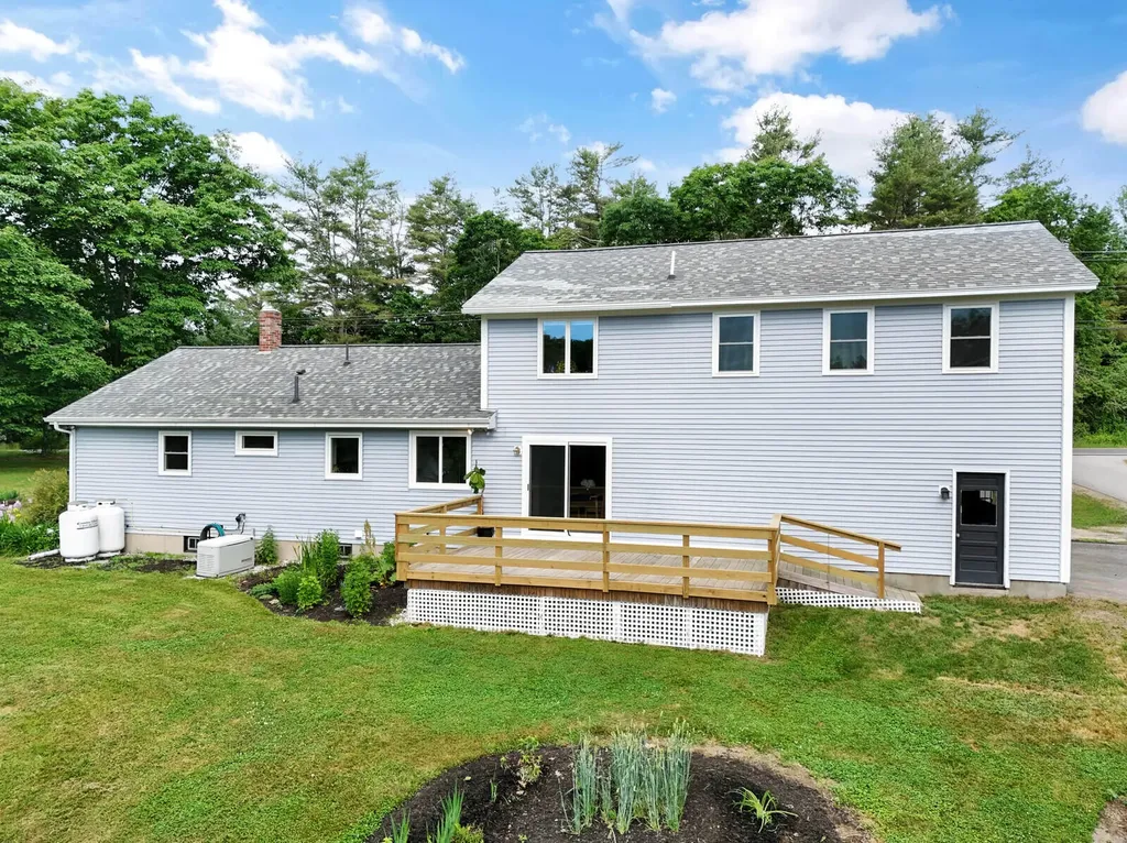 520 Bay Road Bowdoinham ME 04008